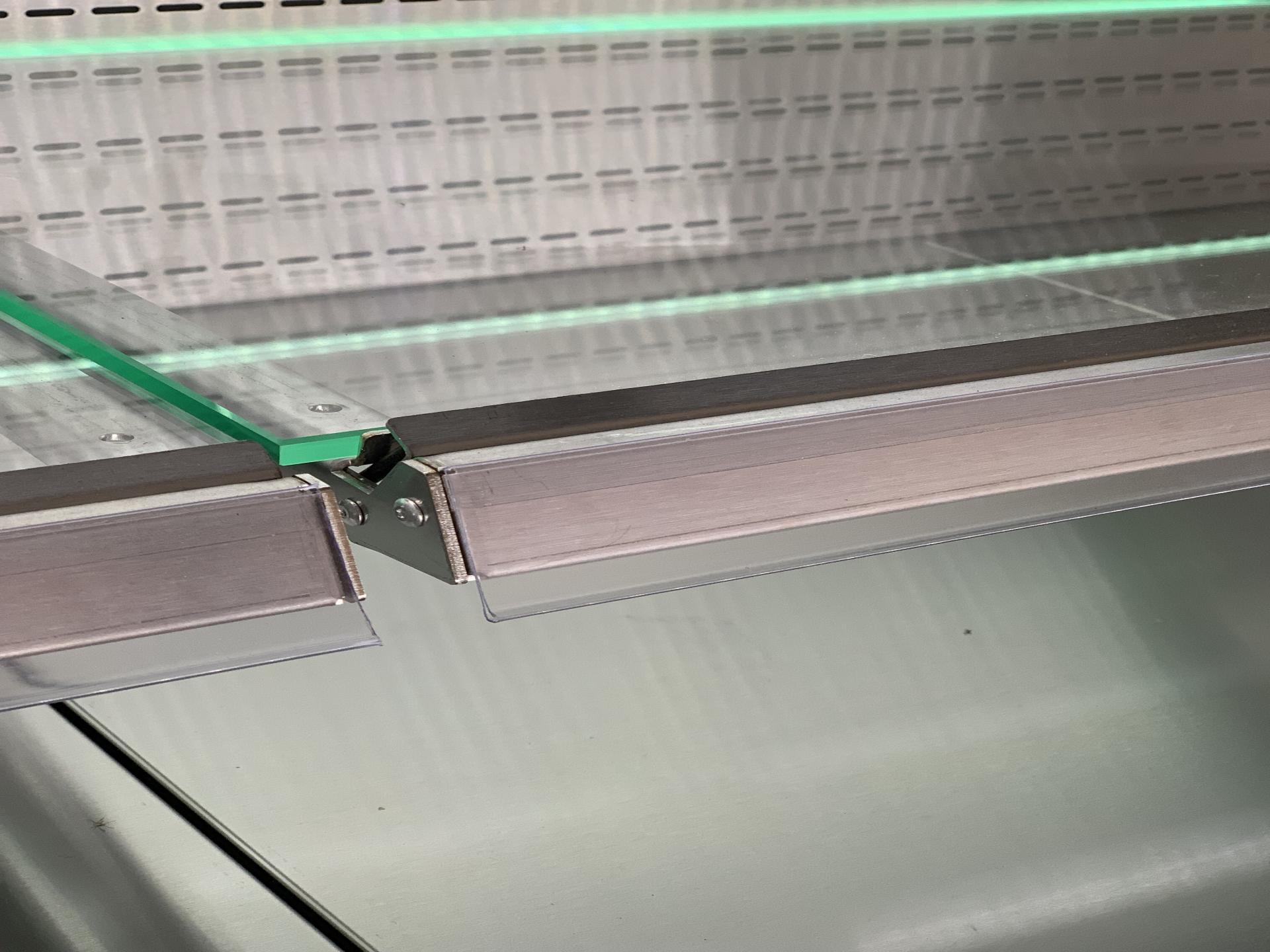 Location vitrine réfrigérée semi-verticale porte-étiquettes